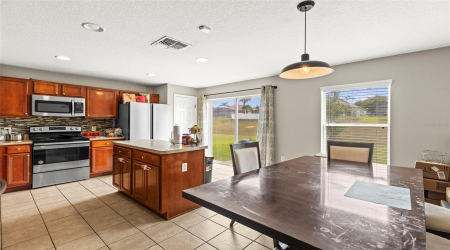Davenport, Florida 33897, 3 Bedrooms Bedrooms, ,2 Bathroomsbathrooms,Residential,For Sale,Canna,Mfrtb8384624