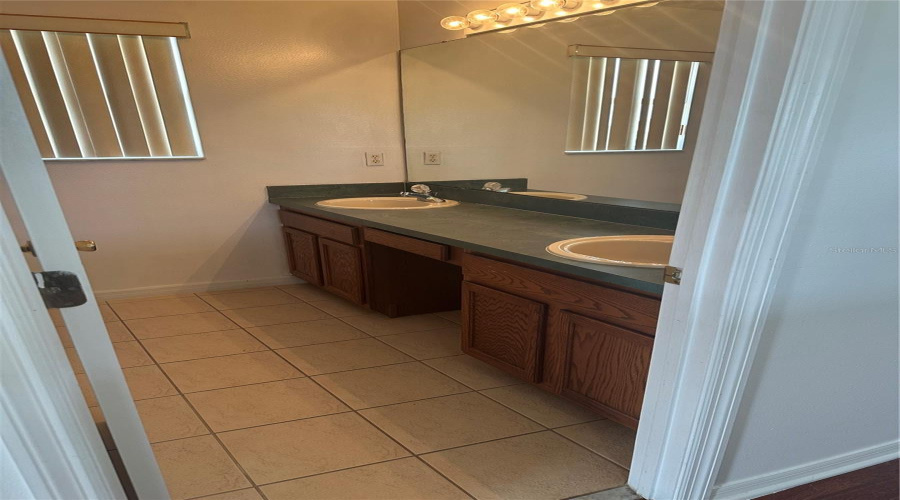 Kissimmee, Florida 34746, 3 Bedrooms Bedrooms, ,2 Bathroomsbathrooms,Residential,For Sale,Patrician,Mfrs5126580
