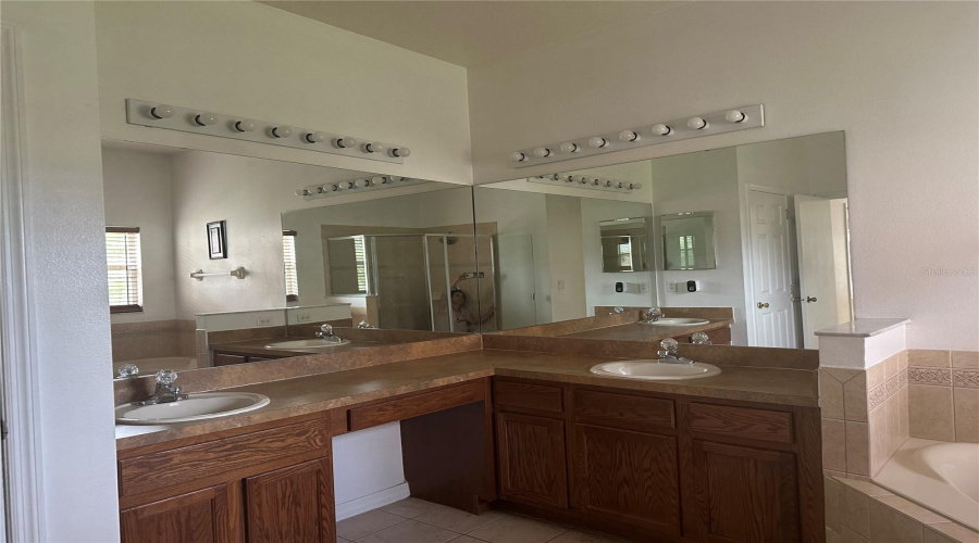 Kissimmee, Florida 34746, 3 Bedrooms Bedrooms, ,2 Bathroomsbathrooms,Residential,For Sale,Patrician,Mfrs5126580