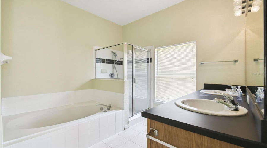 Davenport, Florida 33837, 5 Bedrooms Bedrooms, ,3 Bathroomsbathrooms,Residential,For Sale,Cadiz,Mfrs5126628