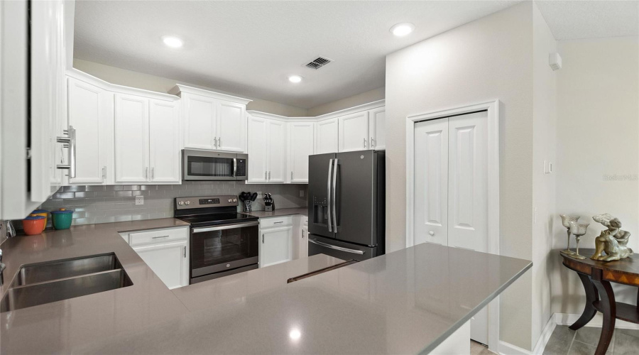 Davenport, Florida 33896, 2 Bedrooms Bedrooms, ,2 Bathroomsbathrooms,Residential,For Sale,Blackwolf Run,Mfrs5126630