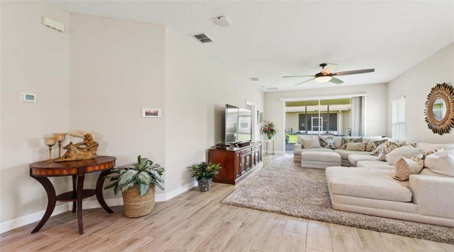 Davenport, Florida 33896, 2 Bedrooms Bedrooms, ,2 Bathroomsbathrooms,Residential,For Sale,Blackwolf Run,Mfrs5126630