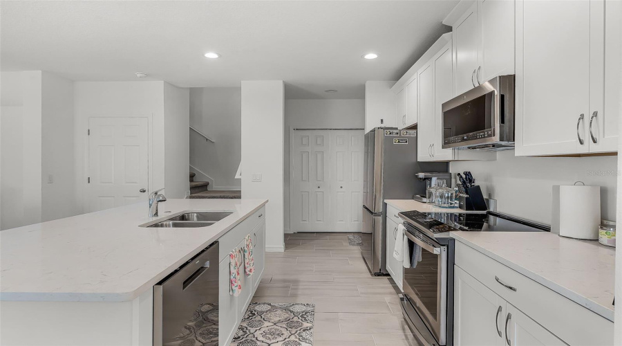 Kissimmee, Florida 34746, 4 Bedrooms Bedrooms, ,2 Bathroomsbathrooms,Residential,For Sale,Cedar Bay,Mfro6307757
