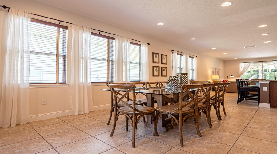 Kissimmee, Florida 34747, 6 Bedrooms Bedrooms, ,7 Bathroomsbathrooms,Residential,For Sale,Falls Dr,Mfro6307195