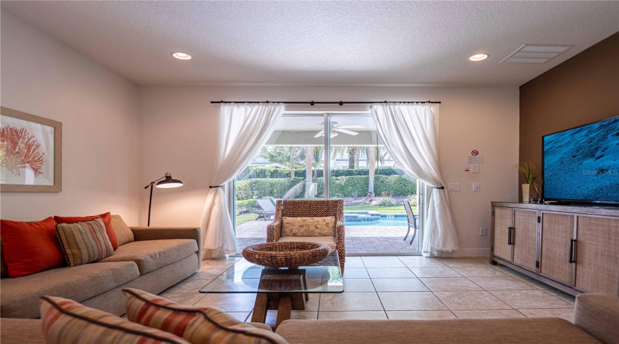 Kissimmee, Florida 34747, 6 Bedrooms Bedrooms, ,7 Bathroomsbathrooms,Residential,For Sale,Falls Dr,Mfro6307195