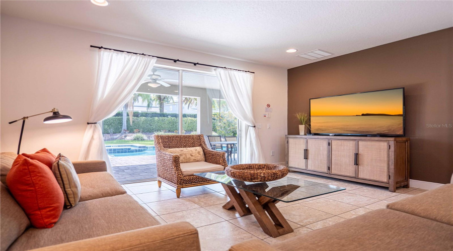 Kissimmee, Florida 34747, 6 Bedrooms Bedrooms, ,7 Bathroomsbathrooms,Residential,For Sale,Falls Dr,Mfro6307195