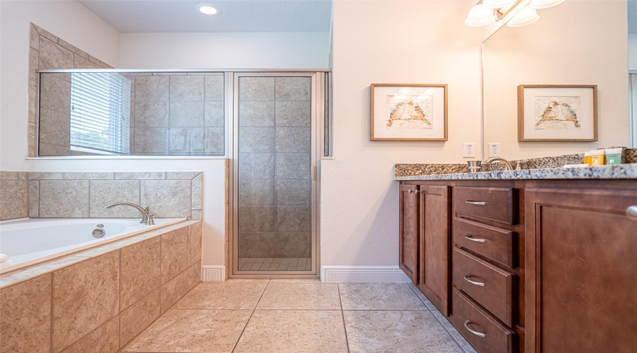 Kissimmee, Florida 34747, 6 Bedrooms Bedrooms, ,7 Bathroomsbathrooms,Residential,For Sale,Falls Dr,Mfro6307195