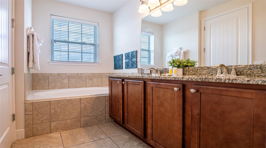 Kissimmee, Florida 34747, 6 Bedrooms Bedrooms, ,7 Bathroomsbathrooms,Residential,For Sale,Falls Dr,Mfro6307195