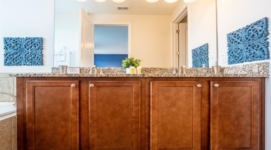Kissimmee, Florida 34747, 6 Bedrooms Bedrooms, ,7 Bathroomsbathrooms,Residential,For Sale,Falls Dr,Mfro6307195