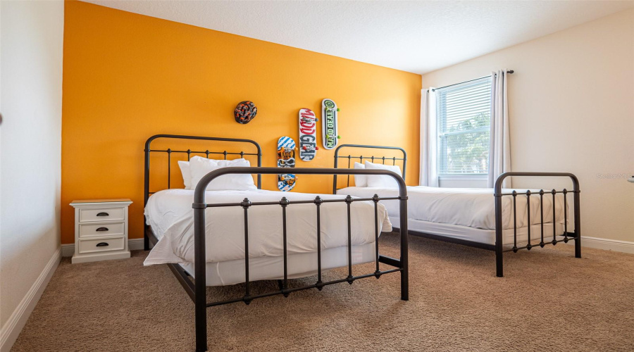 Kissimmee, Florida 34747, 6 Bedrooms Bedrooms, ,7 Bathroomsbathrooms,Residential,For Sale,Falls Dr,Mfro6307195