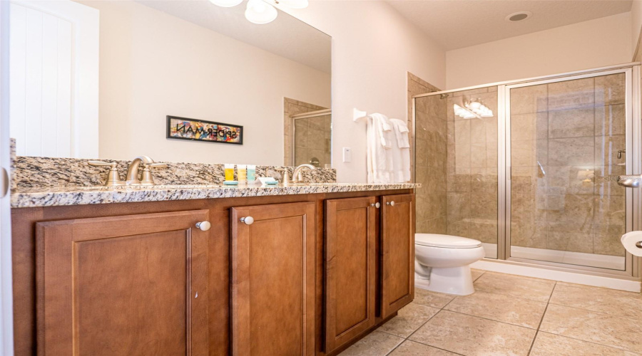 Kissimmee, Florida 34747, 6 Bedrooms Bedrooms, ,7 Bathroomsbathrooms,Residential,For Sale,Falls Dr,Mfro6307195
