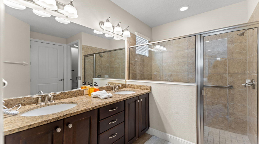 Kissimmee, Florida 34747, 6 Bedrooms Bedrooms, ,6 Bathroomsbathrooms,Residential,For Sale,Lasso,Mfro6307034