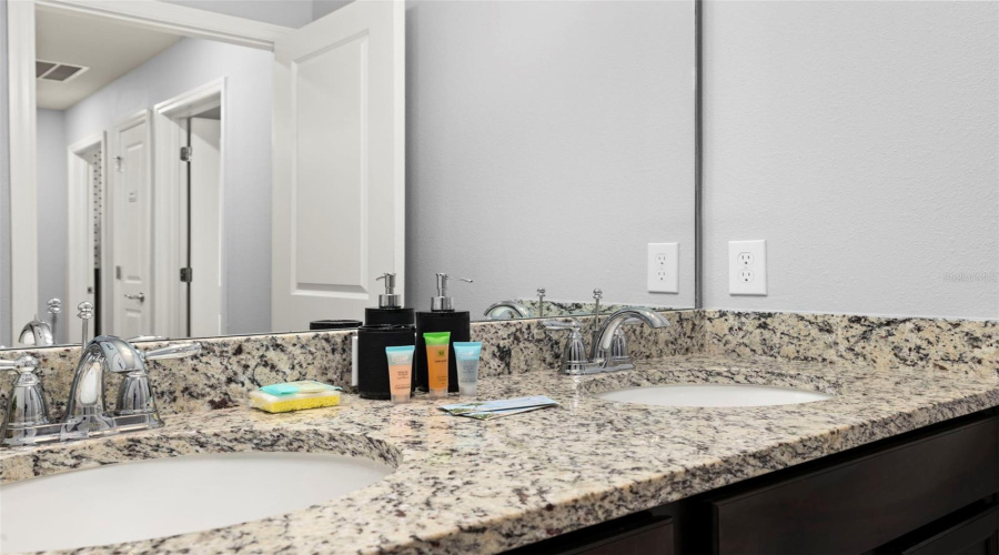 DAVENPORT, Florida 33897, 5 Bedrooms Bedrooms, ,4 BathroomsBathrooms,Residential,For Sale,PARADISE,0,MFRS5126361