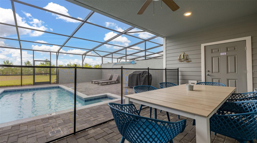 DAVENPORT, Florida 33897, 5 Bedrooms Bedrooms, ,4 BathroomsBathrooms,Residential,For Sale,PARADISE,0,MFRS5126361