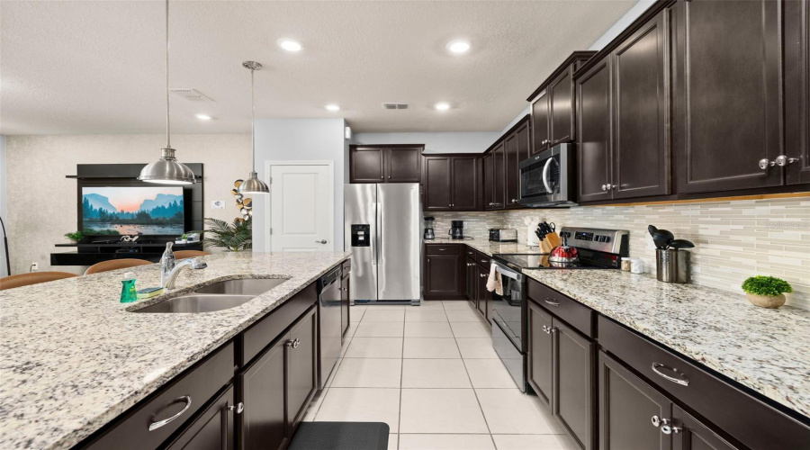 DAVENPORT, Florida 33897, 5 Bedrooms Bedrooms, ,4 BathroomsBathrooms,Residential,For Sale,PARADISE,0,MFRS5126361