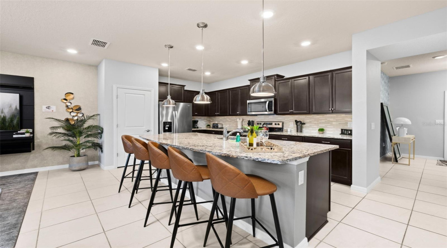 DAVENPORT, Florida 33897, 5 Bedrooms Bedrooms, ,4 BathroomsBathrooms,Residential,For Sale,PARADISE,0,MFRS5126361