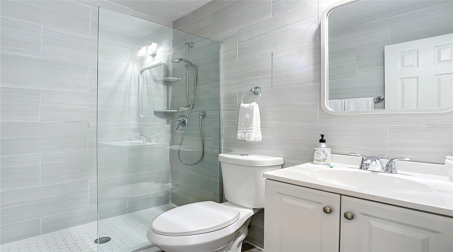 Kissimmee, Florida 34746, 3 Bedrooms Bedrooms, ,2 Bathroomsbathrooms,Residential,For Sale,S Beach Cir,Mfro6307108