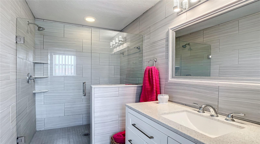 Kissimmee, Florida 34746, 3 Bedrooms Bedrooms, ,2 Bathroomsbathrooms,Residential,For Sale,S Beach Cir,Mfro6307108