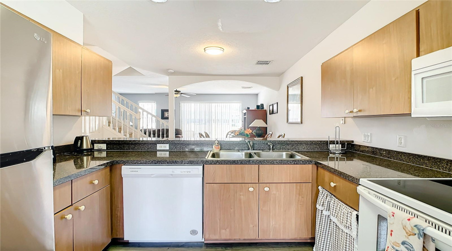Kissimmee, Florida 34746, 3 Bedrooms Bedrooms, ,2 Bathroomsbathrooms,Residential,For Sale,S Beach Cir,Mfro6307108