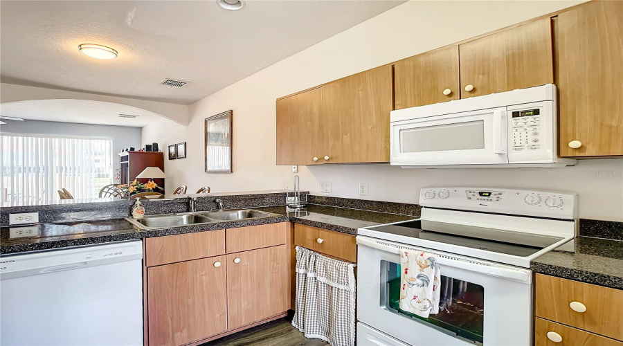 Kissimmee, Florida 34746, 3 Bedrooms Bedrooms, ,2 Bathroomsbathrooms,Residential,For Sale,S Beach Cir,Mfro6307108