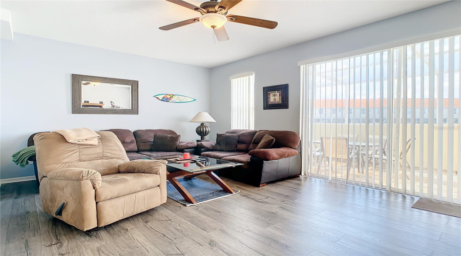 Kissimmee, Florida 34746, 3 Bedrooms Bedrooms, ,2 Bathroomsbathrooms,Residential,For Sale,S Beach Cir,Mfro6307108