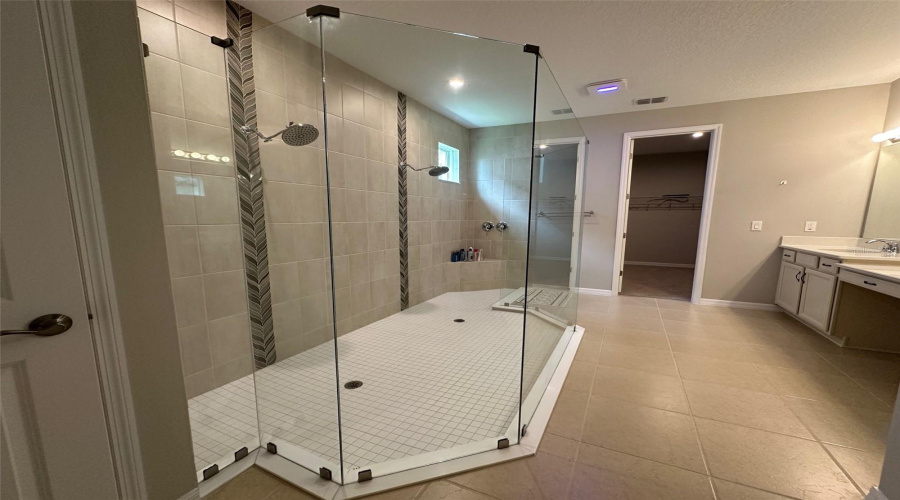 Kissimmee, Florida 34746, 5 Bedrooms Bedrooms, ,4 Bathroomsbathrooms,Residential,For Sale,Agostino,Mfrs5126243