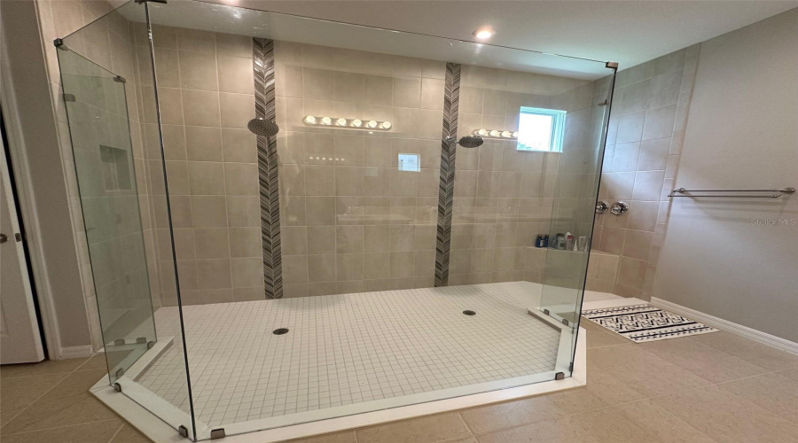Kissimmee, Florida 34746, 5 Bedrooms Bedrooms, ,4 Bathroomsbathrooms,Residential,For Sale,Agostino,Mfrs5126243