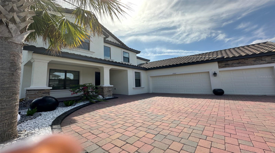 Kissimmee, Florida 34746, 5 Bedrooms Bedrooms, ,4 Bathroomsbathrooms,Residential,For Sale,Agostino,Mfrs5126243