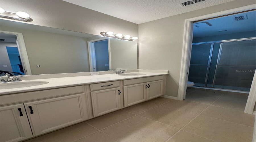 Kissimmee, Florida 34746, 5 Bedrooms Bedrooms, ,4 Bathroomsbathrooms,Residential,For Sale,Agostino,Mfrs5126243