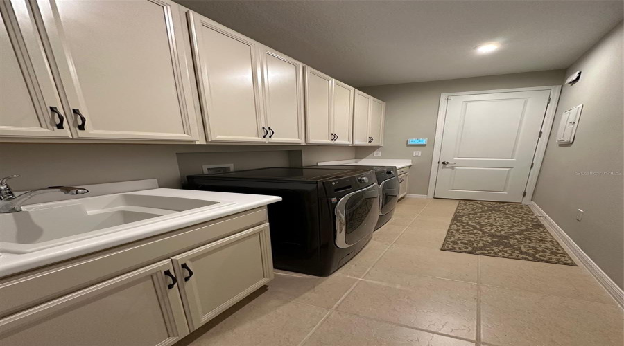 Kissimmee, Florida 34746, 5 Bedrooms Bedrooms, ,4 Bathroomsbathrooms,Residential,For Sale,Agostino,Mfrs5126243