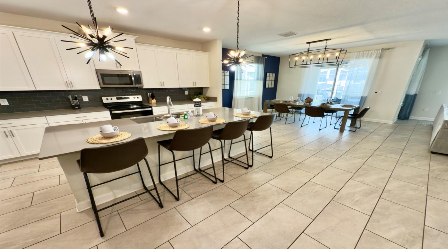 DAVENPORT, Florida 33896, 6 Bedrooms Bedrooms, ,5 BathroomsBathrooms,Residential,For Sale,LEADER,0,MFRO6308367