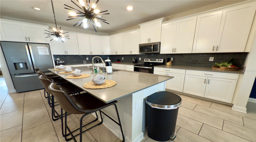 DAVENPORT, Florida 33896, 6 Bedrooms Bedrooms, ,5 BathroomsBathrooms,Residential,For Sale,LEADER,0,MFRO6308367