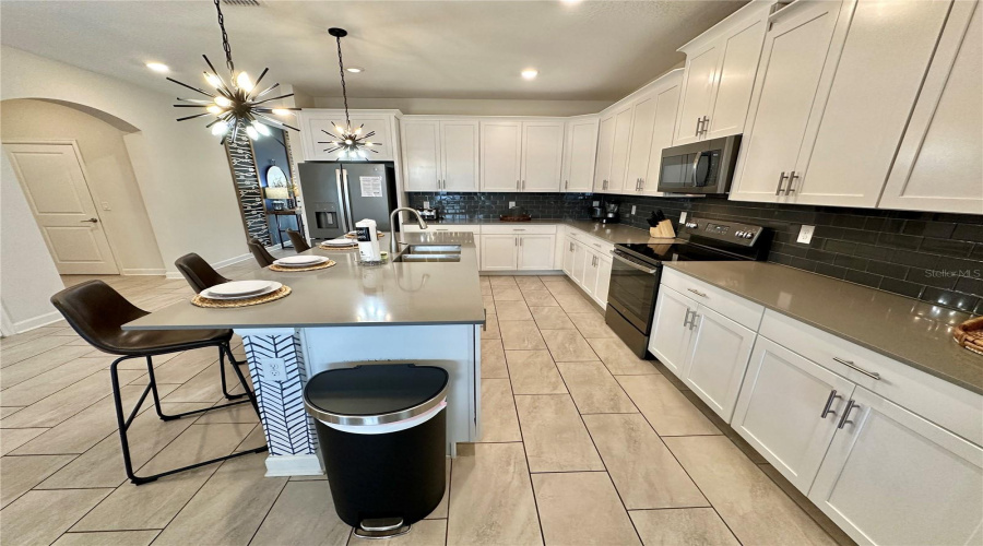 DAVENPORT, Florida 33896, 6 Bedrooms Bedrooms, ,5 BathroomsBathrooms,Residential,For Sale,LEADER,0,MFRO6308367