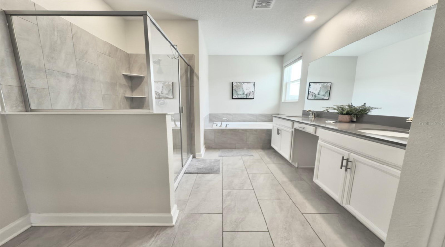 DAVENPORT, Florida 33896, 6 Bedrooms Bedrooms, ,5 BathroomsBathrooms,Residential,For Sale,LEADER,0,MFRO6308367