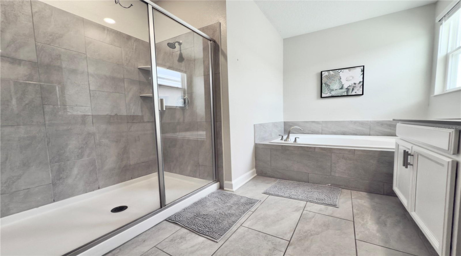 DAVENPORT, Florida 33896, 6 Bedrooms Bedrooms, ,5 BathroomsBathrooms,Residential,For Sale,LEADER,0,MFRO6308367