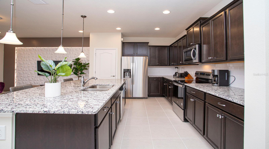 Kissimmee, Florida 34747, 5 Bedrooms Bedrooms, ,4 Bathroomsbathrooms,Residential,For Sale,Sydney,Mfro6306929