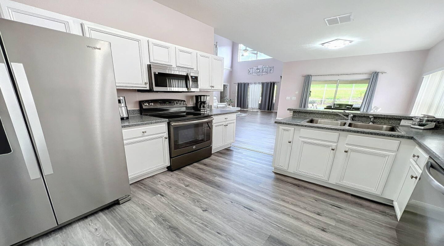 Davenport, Florida 33896, 6 Bedrooms Bedrooms, ,4 Bathroomsbathrooms,Residential,For Sale,Windsor,Mfro6303264