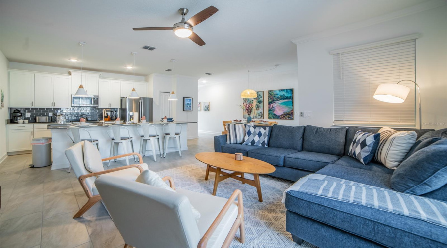 Davenport, Florida 33896, 4 Bedrooms Bedrooms, ,3 Bathroomsbathrooms,Residential,For Sale,Kingsbarn,Mfrs5126570