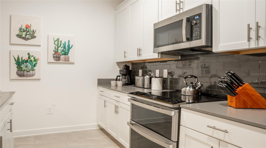 Davenport, Florida 33896, 4 Bedrooms Bedrooms, ,3 Bathroomsbathrooms,Residential,For Sale,Kingsbarn,Mfrs5126570