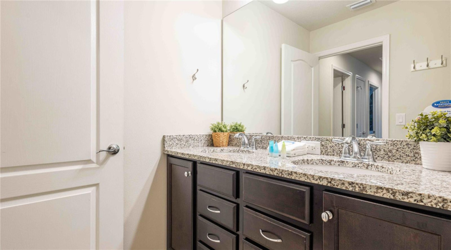 KISSIMMEE, Florida 34747, 5 Bedrooms Bedrooms, ,4 BathroomsBathrooms,Residential,For Sale,MAJORCA,MFRO6306864