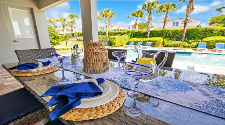 Pool-Side Dining!