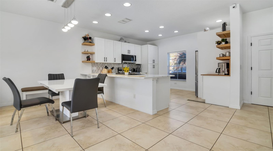 Kissimmee, Florida 34747, 3 Bedrooms Bedrooms, ,2 Bathroomsbathrooms,Residential,For Sale,Bird Of Paradise Ln,Mfrs5123684