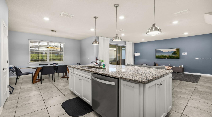 Davenport, Florida 33837, 5 Bedrooms Bedrooms, ,4 Bathroomsbathrooms,Residential,For Sale,Oakmoss,Mfrs5126356