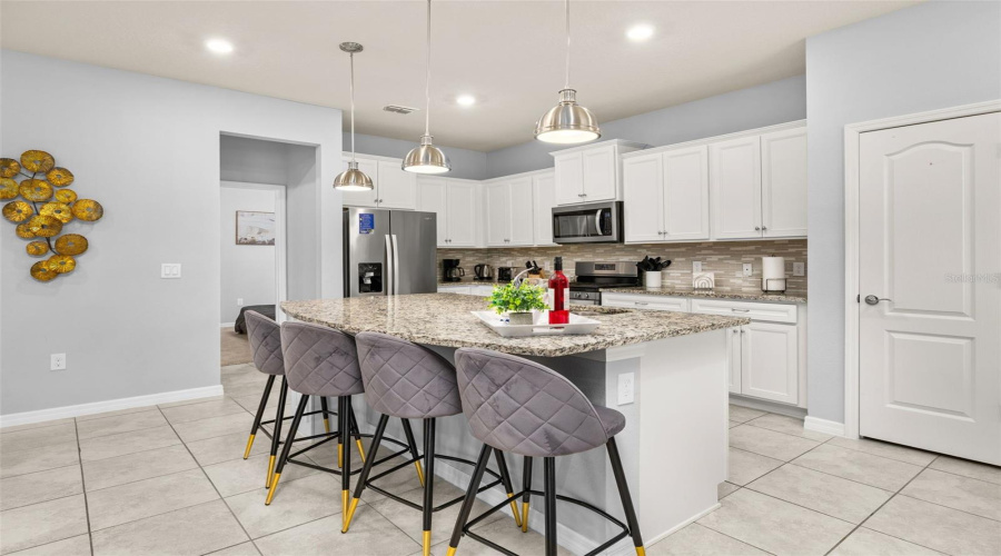 Davenport, Florida 33837, 5 Bedrooms Bedrooms, ,4 Bathroomsbathrooms,Residential,For Sale,Oakmoss,Mfrs5126356