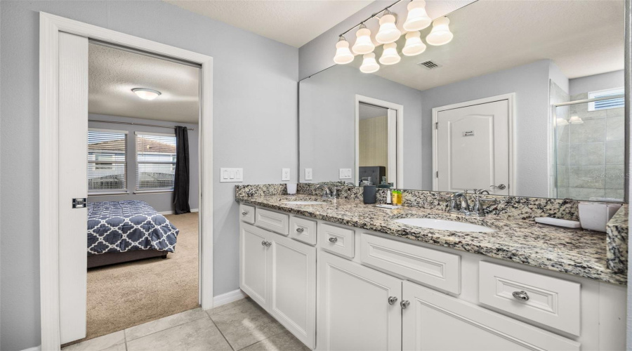 Davenport, Florida 33837, 5 Bedrooms Bedrooms, ,4 Bathroomsbathrooms,Residential,For Sale,Oakmoss,Mfrs5126356