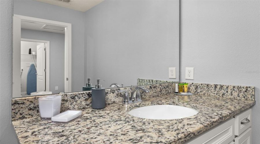 Davenport, Florida 33837, 5 Bedrooms Bedrooms, ,4 Bathroomsbathrooms,Residential,For Sale,Oakmoss,Mfrs5126356