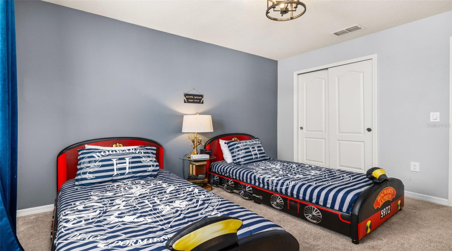 Davenport, Florida 33837, 5 Bedrooms Bedrooms, ,4 Bathroomsbathrooms,Residential,For Sale,Oakmoss,Mfrs5126356