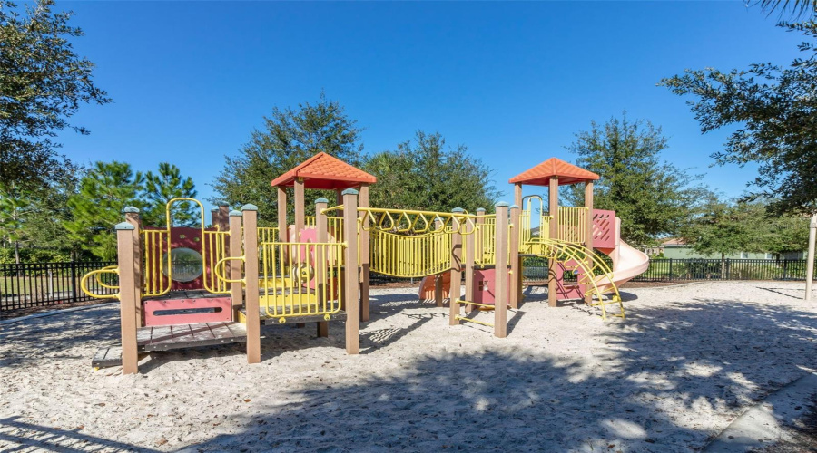 Davenport, Florida 33837, 5 Bedrooms Bedrooms, ,4 Bathroomsbathrooms,Residential,For Sale,Oakmoss,Mfrs5126356