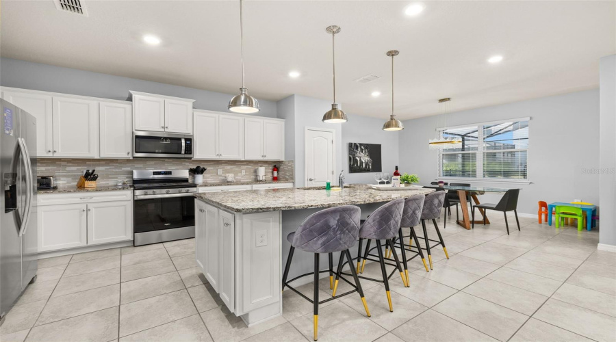 Davenport, Florida 33837, 5 Bedrooms Bedrooms, ,4 Bathroomsbathrooms,Residential,For Sale,Oakmoss,Mfrs5126356