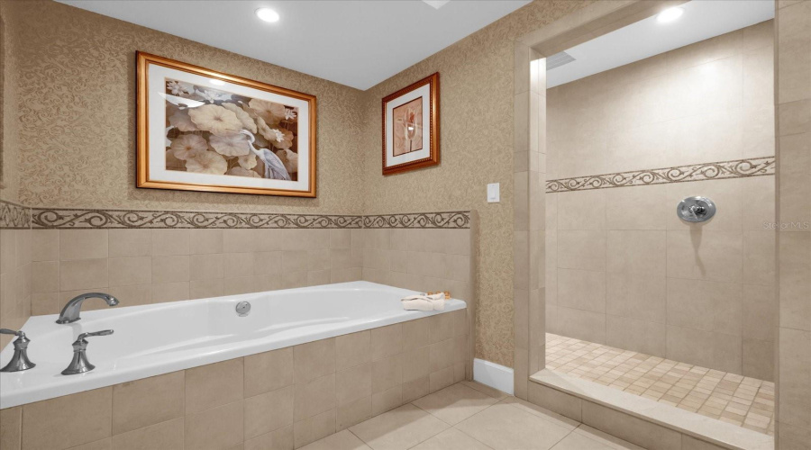 Reunion, Florida 34747, 2 Bedrooms Bedrooms, ,2 Bathroomsbathrooms,Residential,For Sale,Gathering,Mfro6308026